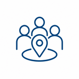 Symbol mit drei Personen um einen Standort-Pin, das eine Gruppe an einem gemeinsamen Ort oder Treffpunkt darstellt.