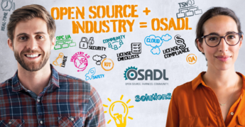 Zwei Personen vor einer Wand mit der Aufschrift „Open Source + Industry = OSADL“ und mehreren Symbolen zu Themen wie Sicherheit, Cloud, Lizenzen und Lösungen.