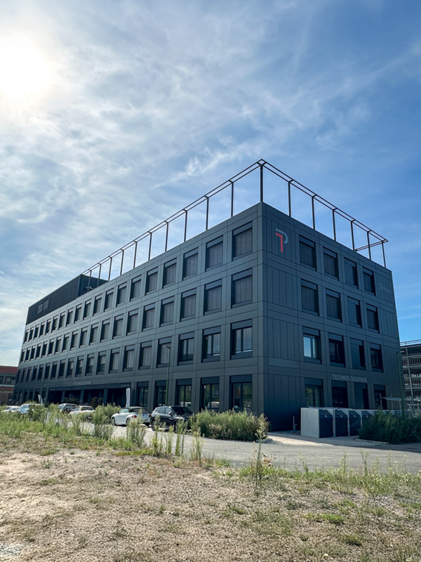 Außenansicht des LAB22: Flexible Büro- und Laborräume für Unternehmen in der Rhein-Neckar-Region